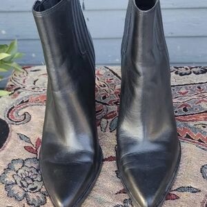 Marc Fisher Sz 9.5 Black Leather Pointed Toe Pull On Ankle Boots